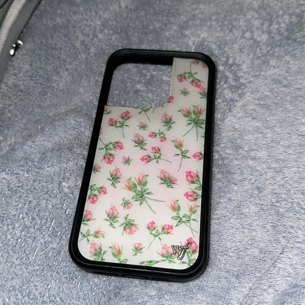 wild flower phone case just like new with some scratches (iphone 14 pro)